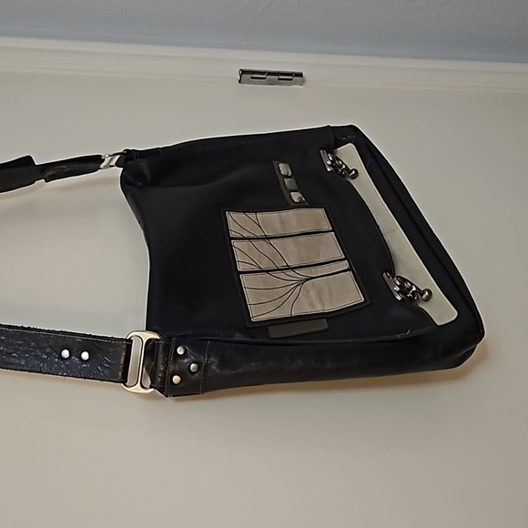 ARTISAN NATALIE & KELLIE NORTH Handcrafted Leather Laptop Messenger Bag - Picture 5 of 15